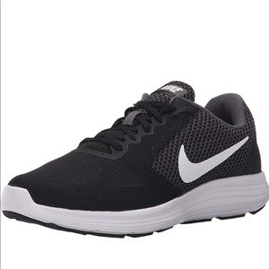 Women’s Nike Revolution 3 size 9.5